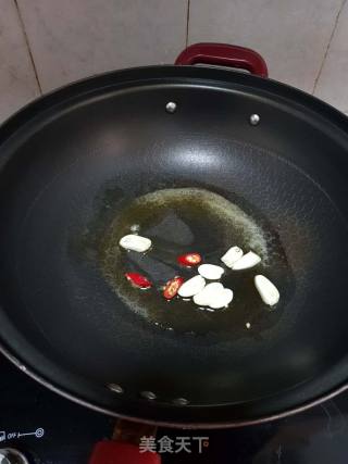 黄豆芽炒腊肠的做法步骤：5