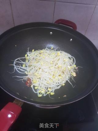 黄豆芽炒腊肠的做法步骤：7