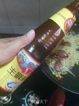 黄豆芽炒腊肠的做法步骤：8