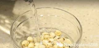 松茸新西兰花胶汤的做法步骤：1