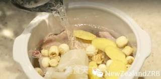 松茸新西兰花胶汤的做法步骤：2