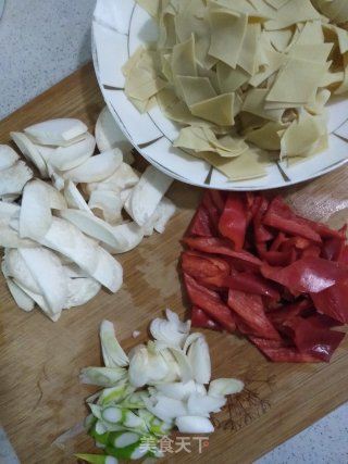 甜椒炒干豆腐的做法步骤：5
