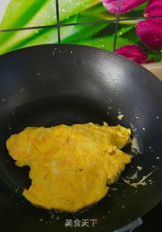 鸡蛋炒蒜苔的做法步骤：5
