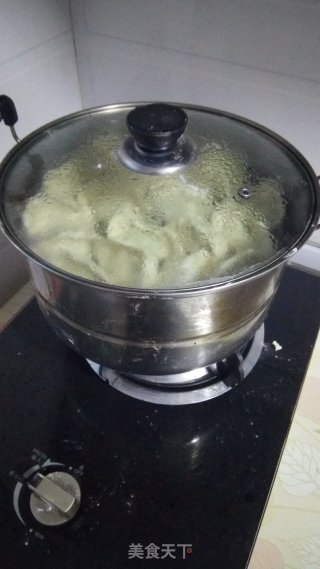 蒸鸡蛋韭菜馅饺子的做法步骤：10