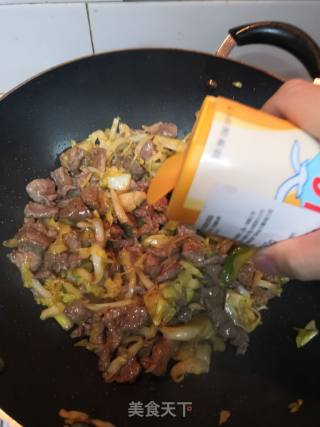 牛肉炒圆白菜的做法步骤：6