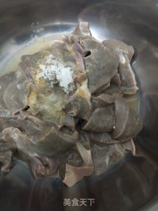 枸杞叶猪肝汤（野菜）的做法步骤：3