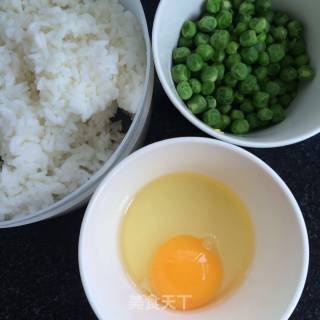 豌豆炒饭的做法步骤：2
