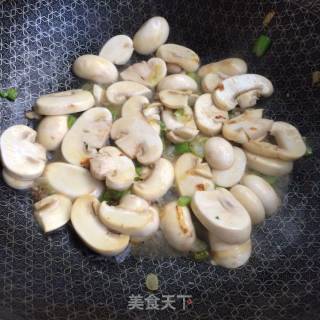 口蘑炒蒜苔的做法步骤：5