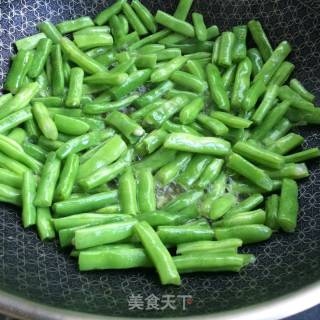 麻香豆角的做法步骤：3