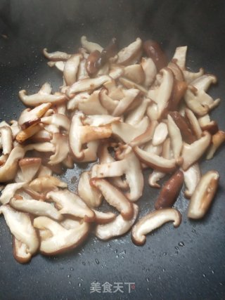 腊肠炒香菇的做法步骤：1