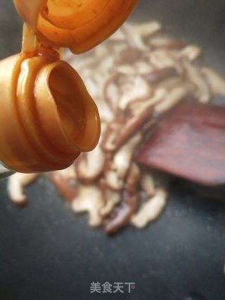 腊肠炒香菇的做法步骤：2