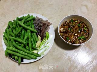 鱿爆芸豆的做法步骤：1