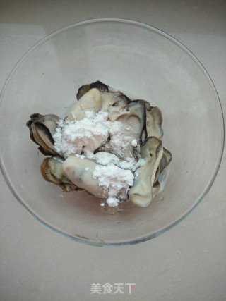 生蚝煎鸡蛋的做法步骤：3