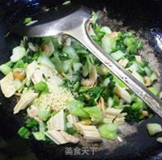 腐竹开洋炒手捏菜的做法步骤：13