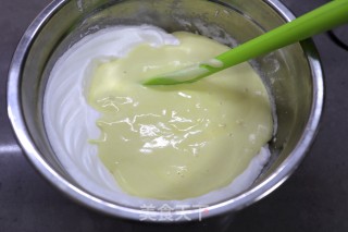 戚风奶油蛋糕卷的做法步骤：6