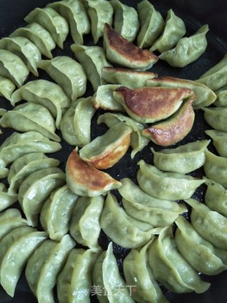 菠菜水煎饺的做法步骤：12