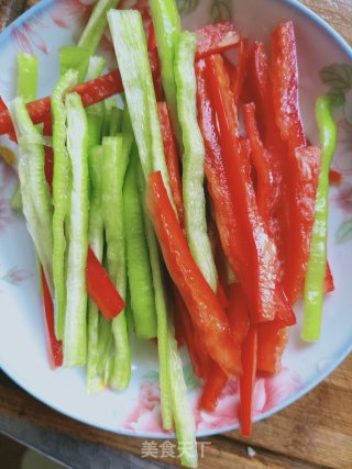 茶树菇炒肉丝的做法步骤：3
