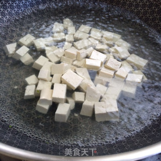 香椿芽拌豆腐的做法步骤：5