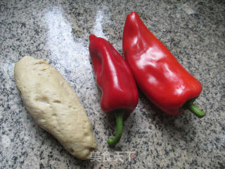 红椒炒面筋的做法步骤：1