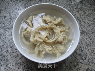 红椒炒面筋的做法步骤：2