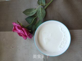 女人之滋补养颜佳品～蜂蜜桂花炖牛奶的做法步骤：3