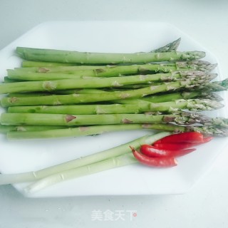 油淋芦笋的做法步骤：1