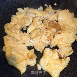 香椿炒鸡蛋的做法步骤：5