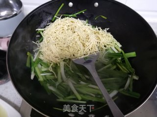 大蒜炒干丝的做法步骤：4