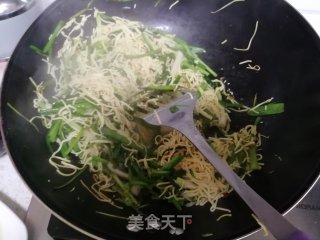 大蒜炒干丝的做法步骤：6