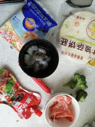 DIY鲜虾披萨的做法步骤：1