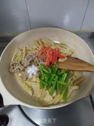 春笋炒肉的做法步骤：12