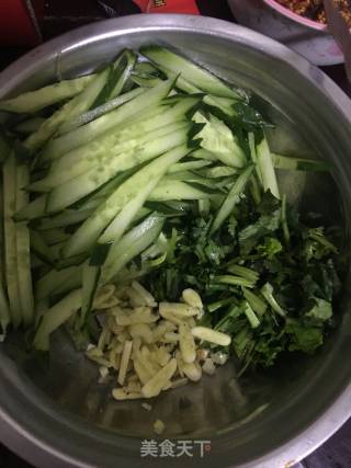 炝拌金针菇的做法步骤：3
