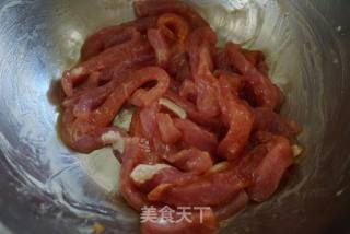 青椒肉丝的做法步骤：2