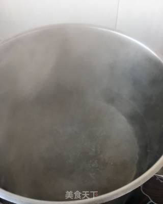 炒肉蒜末野菠菜的做法步骤：2