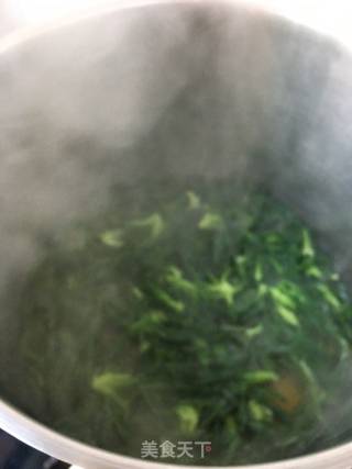 炒肉蒜末野菠菜的做法步骤：4