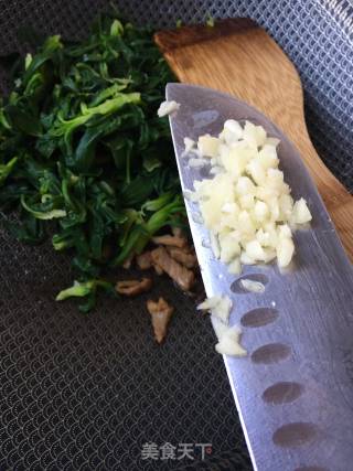 炒肉蒜末野菠菜的做法步骤：14