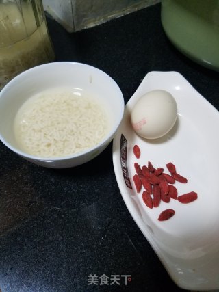 酒糟煮鸡蛋的做法步骤：1