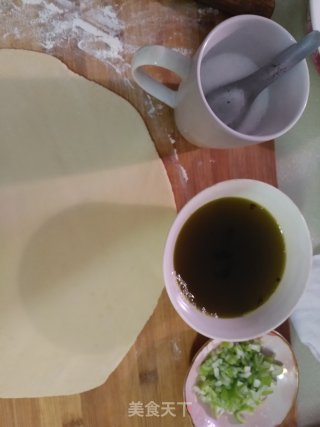 鸡蛋葱花千层饼的做法步骤：3