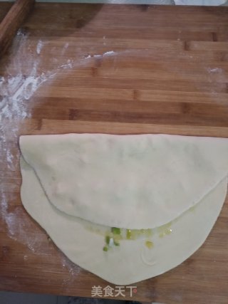 鸡蛋葱花千层饼的做法步骤：5