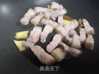 五花肉红烧芋头的做法步骤：4