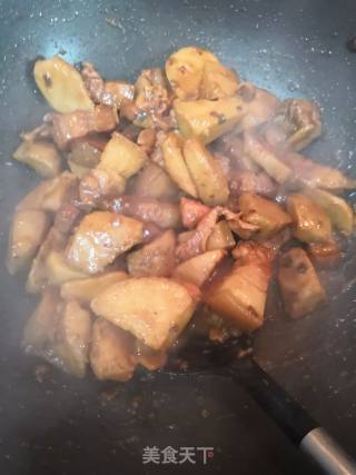 五花肉红烧芋头的做法步骤：8