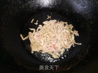 韭菜炒肉丝的做法步骤：2