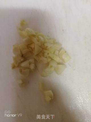 清炒草头的做法步骤：2