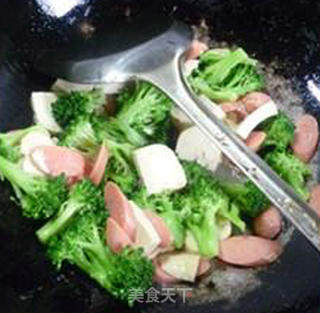 西兰花火腿肠小素鸡的做法步骤：8
