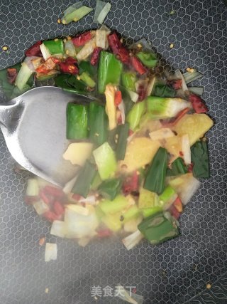 土豆炖鸡块的做法步骤：3