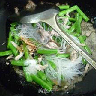 瘦肉丝梅豆炒粉丝的做法步骤：8