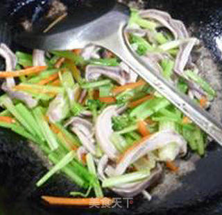 芹菜炒猪肚的做法步骤：11