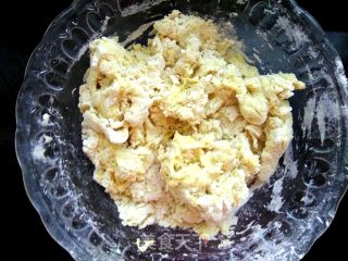 玉米面荠菜鸡蛋馅煎饺的做法步骤：4