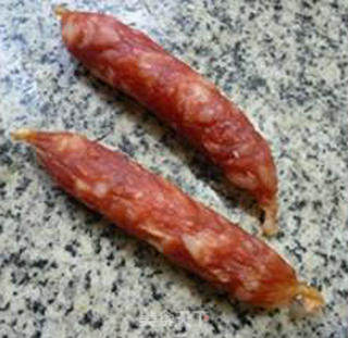 大蒜腊肠炒腐竹的做法步骤：3