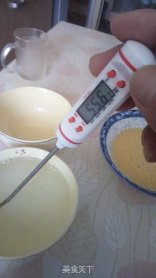 电饭煲蒸大碗鸡蛋羹的做法步骤：2